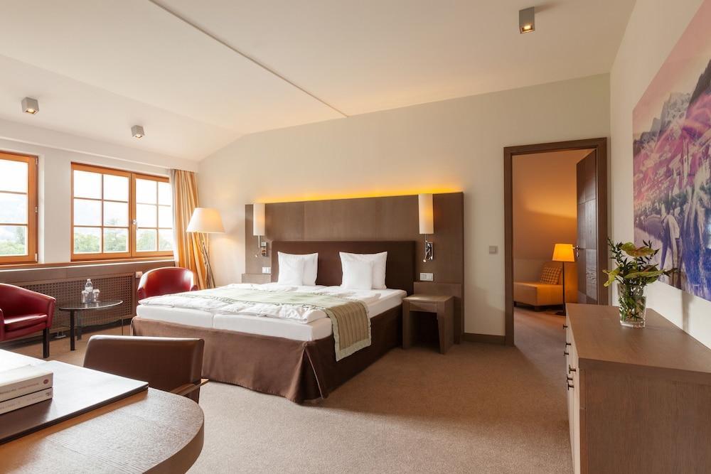 Schlosshotel Kitzbuehel A-Rosa Collection Екстериор снимка A typical hotel room