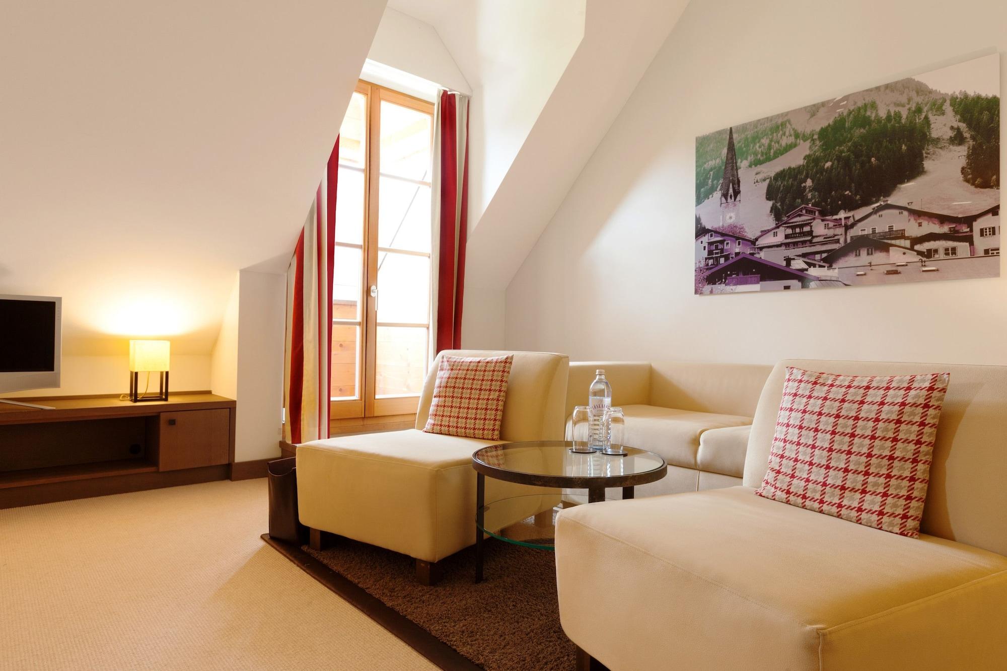 Schlosshotel Kitzbuehel A-Rosa Collection Екстериор снимка A suite at the Hotel de la Couronne
