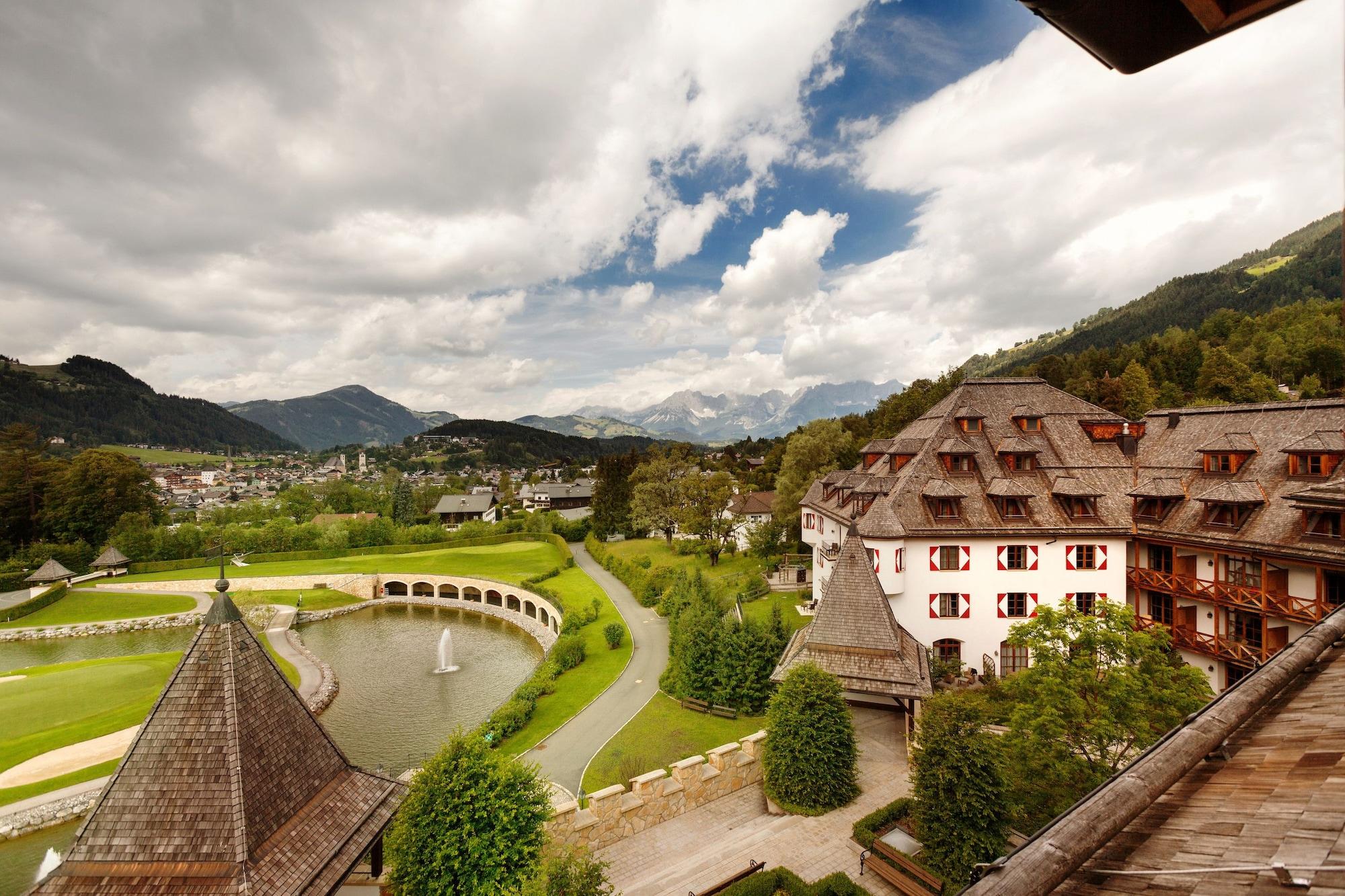 Schlosshotel Kitzbuehel A-Rosa Collection Екстериор снимка View of the town