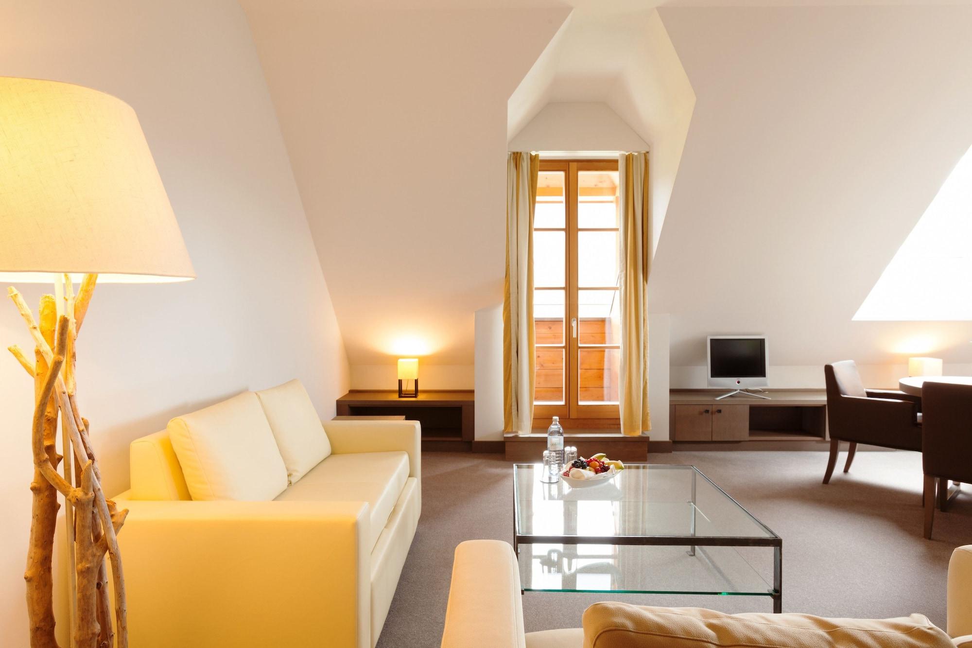 Schlosshotel Kitzbuehel A-Rosa Collection Екстериор снимка A suite at the Hotel de la Paix