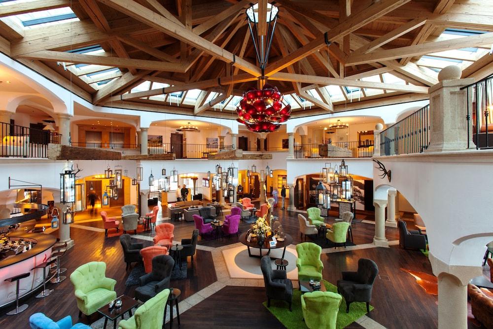 Schlosshotel Kitzbuehel A-Rosa Collection Екстериор снимка The lobby of the hotel