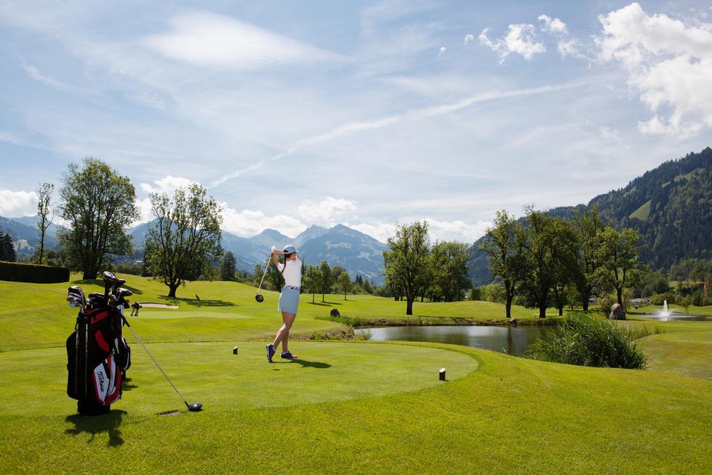 Schlosshotel Kitzbuehel A-Rosa Collection Екстериор снимка Golf course in the Alps