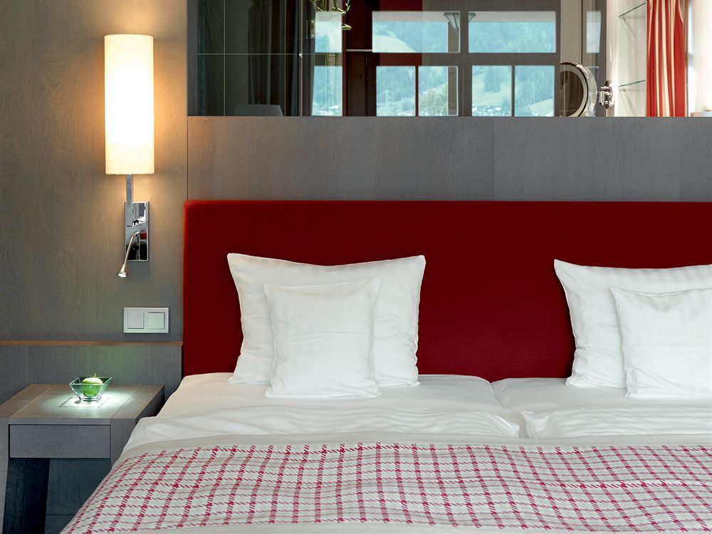 Schlosshotel Kitzbuehel A-Rosa Collection Екстериор снимка A room at the hotel