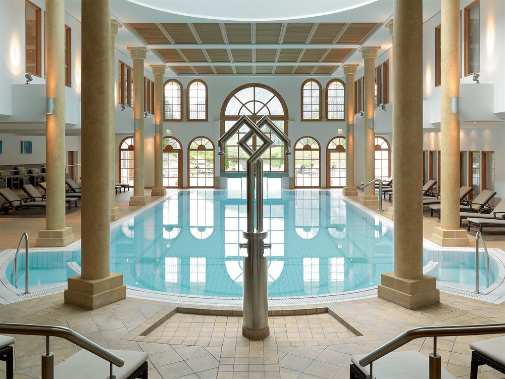 Schlosshotel Kitzbuehel A-Rosa Collection Екстериор снимка The swimming pool at the Hotel